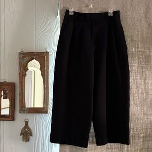 Mint condition High waisted wide leg trouser - modern & retro at the same time!
